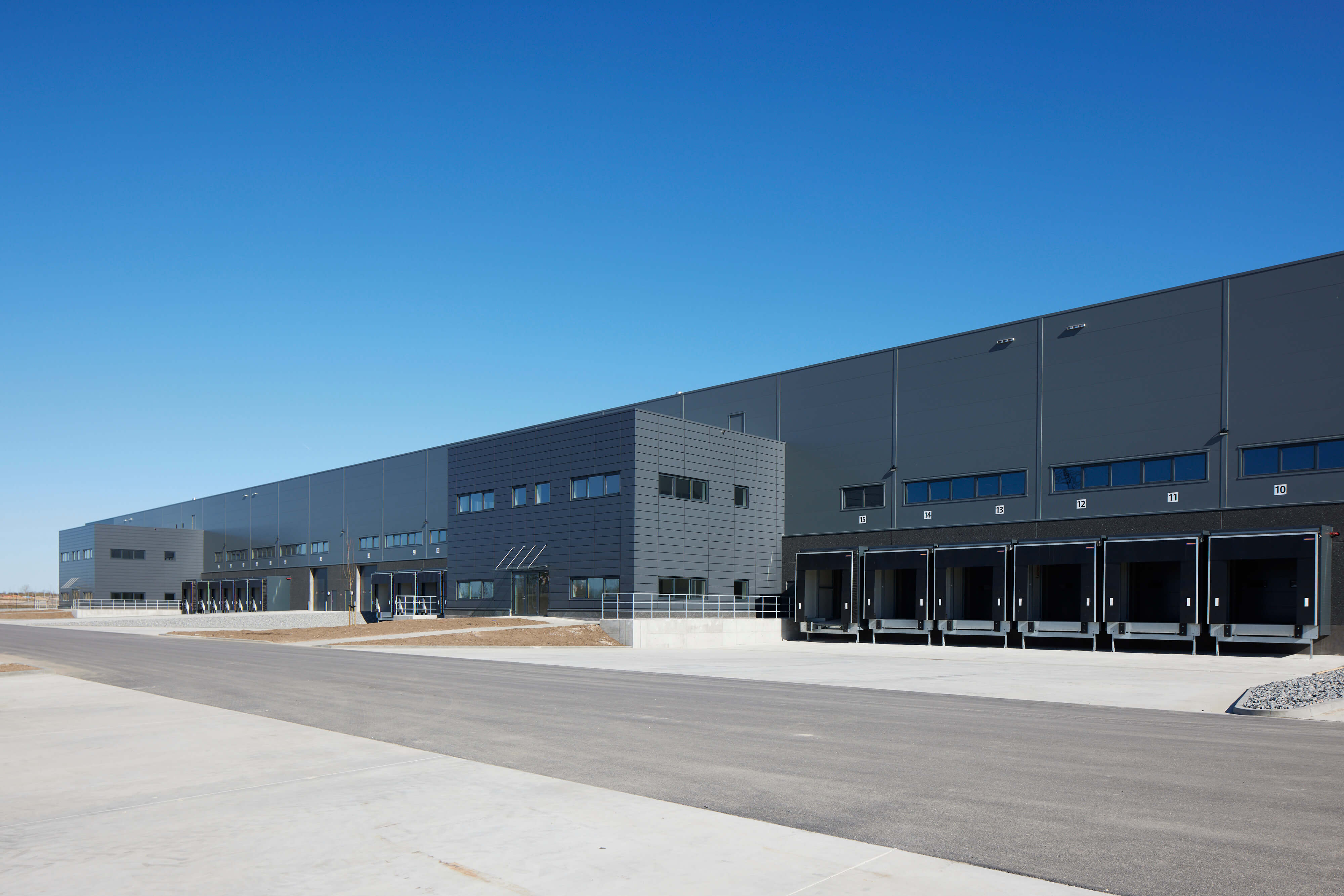 Leading furniture business signs for new E20 Park Copenhagen warehousing